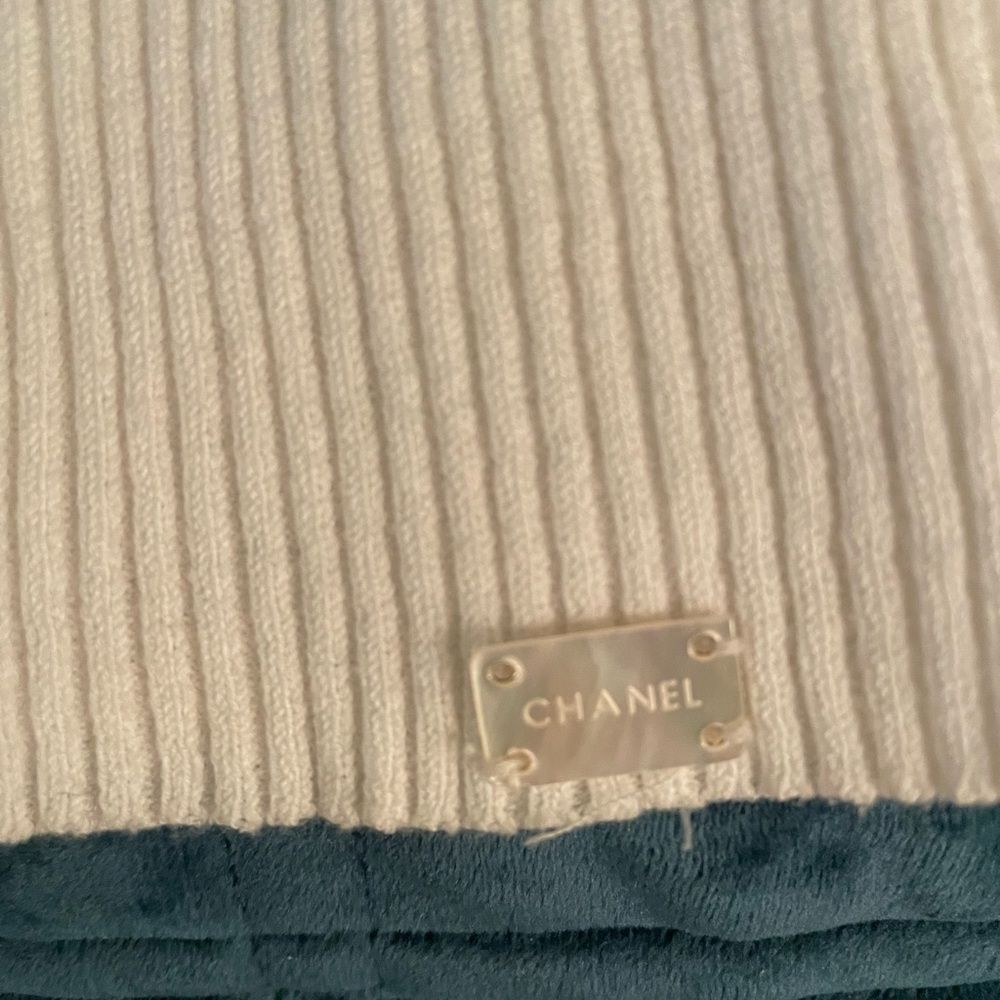 Authentic CHANEL Off White Knit Tank Top Size Medium - Picture 2 of 3